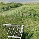 펜션 Charming Summer House Near Dalbybugten *