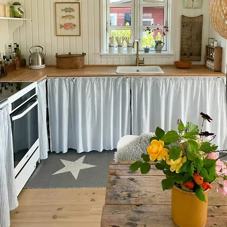 Charming Summer House Near Dalbybugten * Mesinge