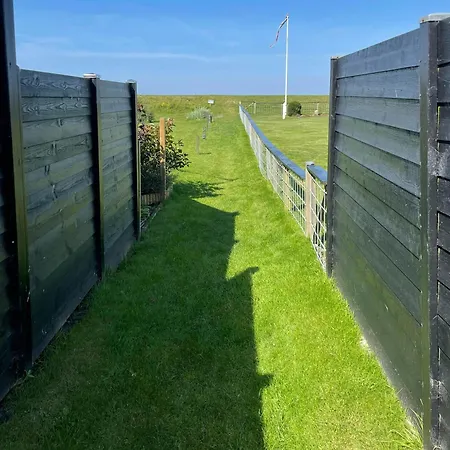 Dom wakacyjny Charming Summer House Near Dalbybugten Mesinge