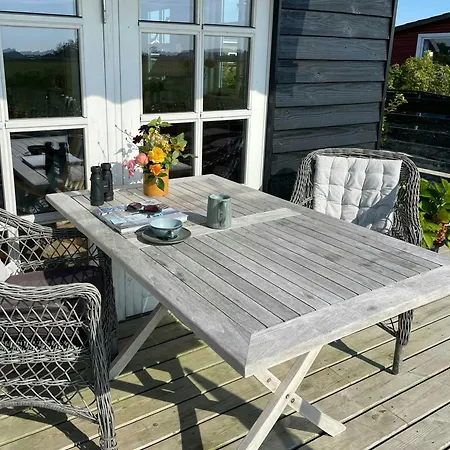 Charming Summer House Near Dalbybugten