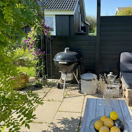 Dom wakacyjny Charming Summer House Near Dalbybugten