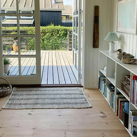 Charming Summer House Near Dalbybugten بيت للعطل *