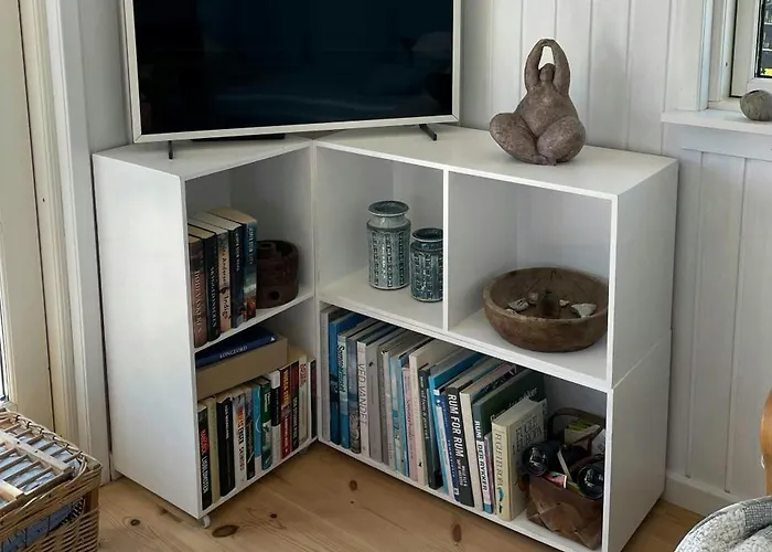 Charming Summer House Near Dalbybugten بيت للعطل