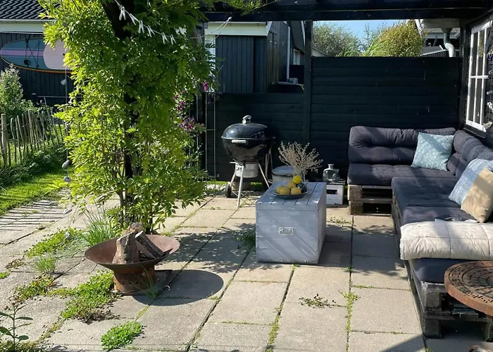 Charming Summer House Near Dalbybugten