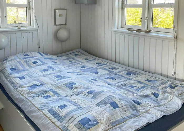 Charming Summer House Near Dalbybugten * Mesinge