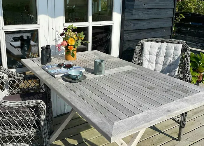 Charming Summer House Near Dalbybugten